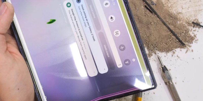 Galaxy Z Durability tests dégradation du pli après 50 000 cycles